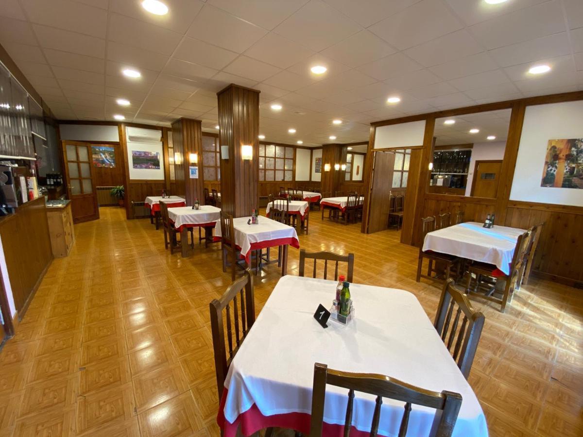 Hostal Can Josep Сорт Екстериор снимка
