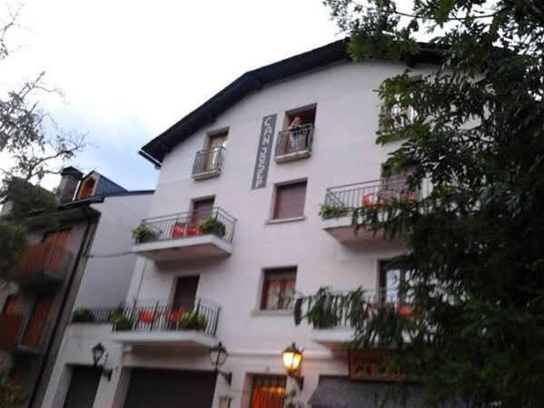 Hostal Can Josep Сорт Екстериор снимка